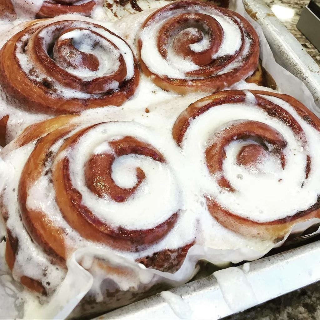 foodb0t_tweets's tweet photo. #scrumptious !!! I had to bring one of these #cinnamonrolls home for #dessert after some #shopping #fun at #WestEdm… https://t.co/WWdsNVOntG