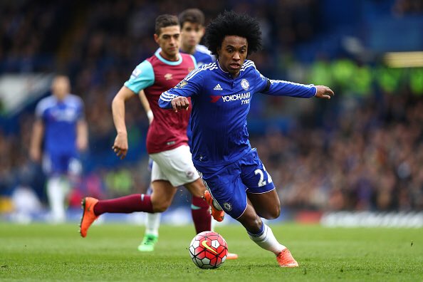 BPLPictures_'s tweet photo. Willian taking on his man #CFCvWHU https://t.co/8glRNNvLpV