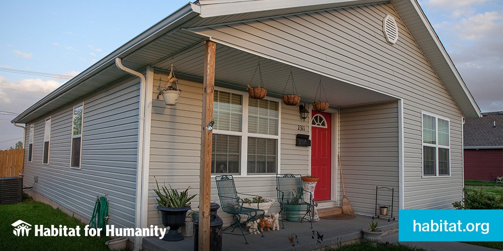 Habitat_org's tweet photo. #DYK Habitat is a top 20 homebuilder in the U.S.? We build affordable homes, like this home in Joplin, Missouri. https://t.co/1PKuJ4XxzU