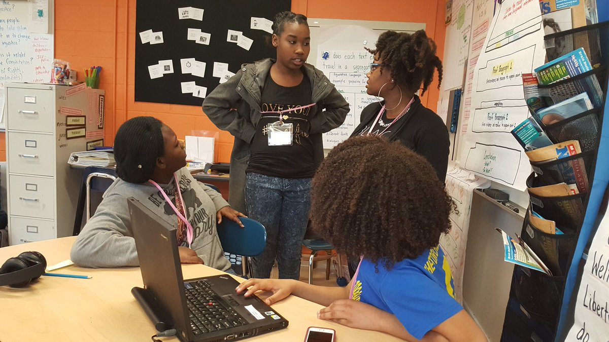 volunteerBGCDC's tweet photo. #TechDivasDC tech discussion in progress #DCTech #BGCDC @BlackGirlsCode @CapitalCityPCS  @verizon https://t.co/LFTGSt8vBR