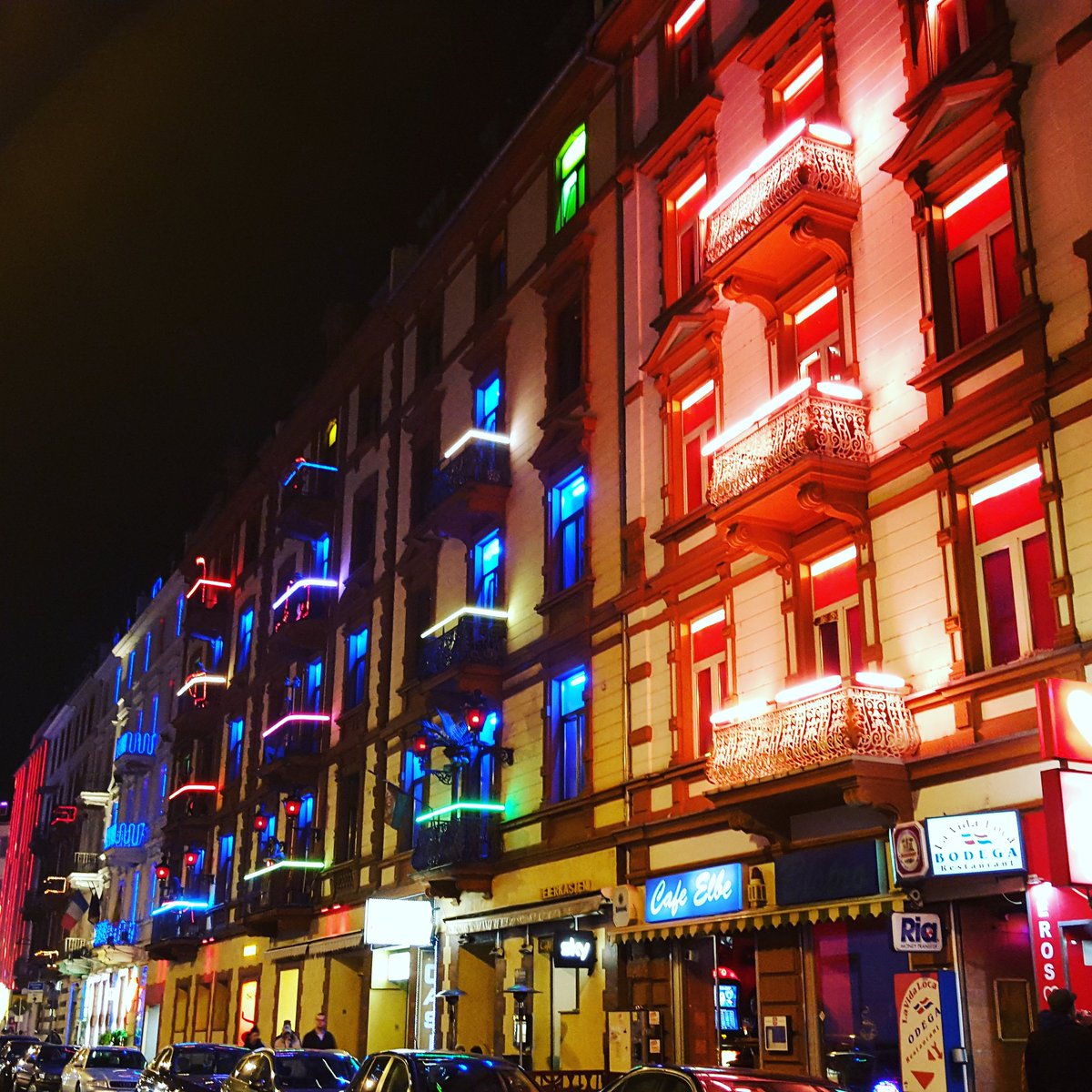 SilvrSurfr3's tweet photo. #Luminale2016 auf unbestimmte Zeit verlängert. #frankfurtammain https://t.co/JyekulNnWd