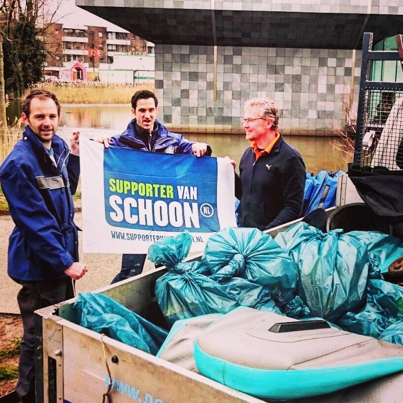 Op de plank rommel uit de Dommel gehaald met @wddommel ihkv #supportervanschoon. Hulp van <a href="/SupClubDenBosch/">SupClub Nederland</a> was super