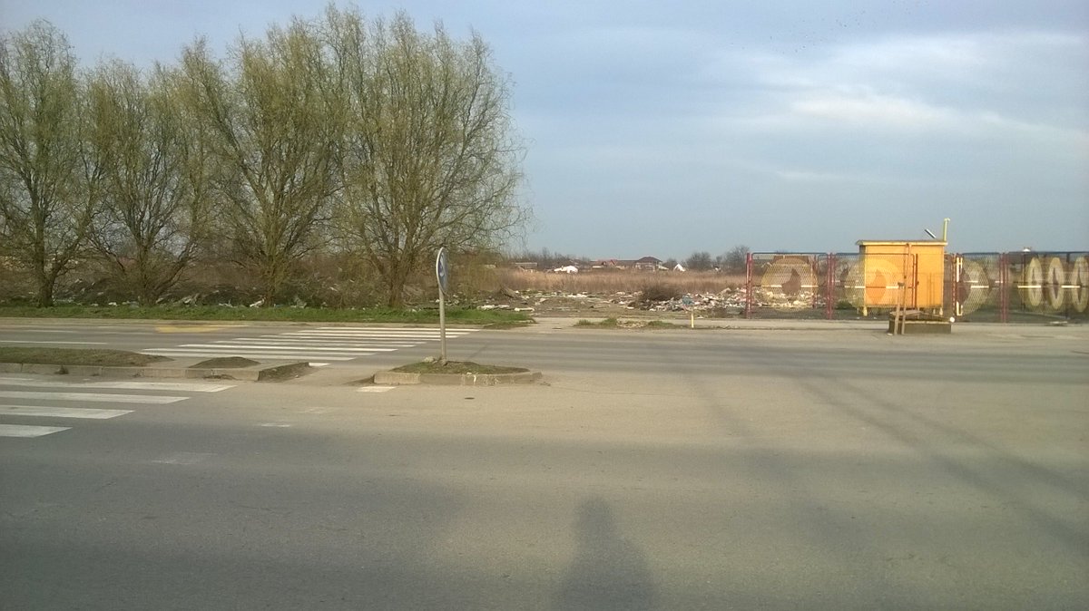nikolavns's tweet photo. Ovako #novisad dočekuje goste, ovuda Novosađani voze bicikl i tu čekaju autobus #novisad #klisa #cistoca @VucevicM https://t.co/zMnSCDAagH