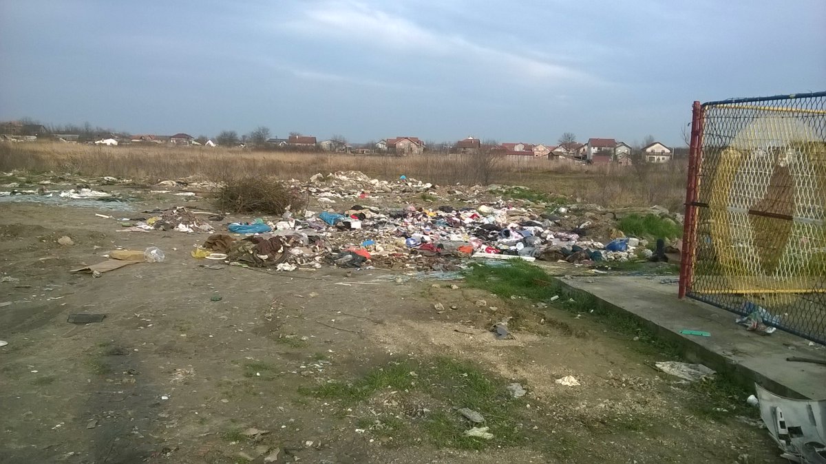 nikolavns's tweet photo. Ovako #novisad dočekuje goste, ovuda Novosađani voze bicikl i tu čekaju autobus #novisad #klisa #cistoca @VucevicM https://t.co/zMnSCDAagH
