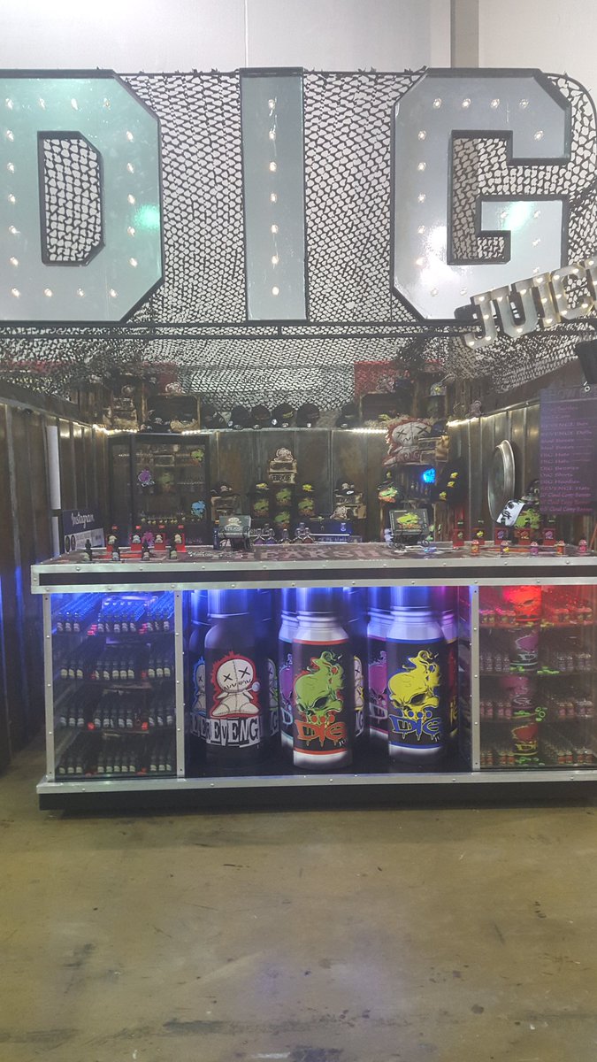 RevengeVapes's tweet photo. Set up and ready for day 2 of @VaperSlam come check us out booth 1428 #vape #vapelife #digjuice #revengevapes https://t.co/57pncYpKqP
