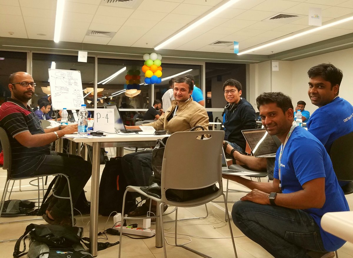 ninasimosko's tweet image. &apos;Never Gonna Stop&apos;! It&apos;s 9:30 PM at the #MylanHackSummit  and we&apos;ve been coding, creating and innovating for 10 hrs.