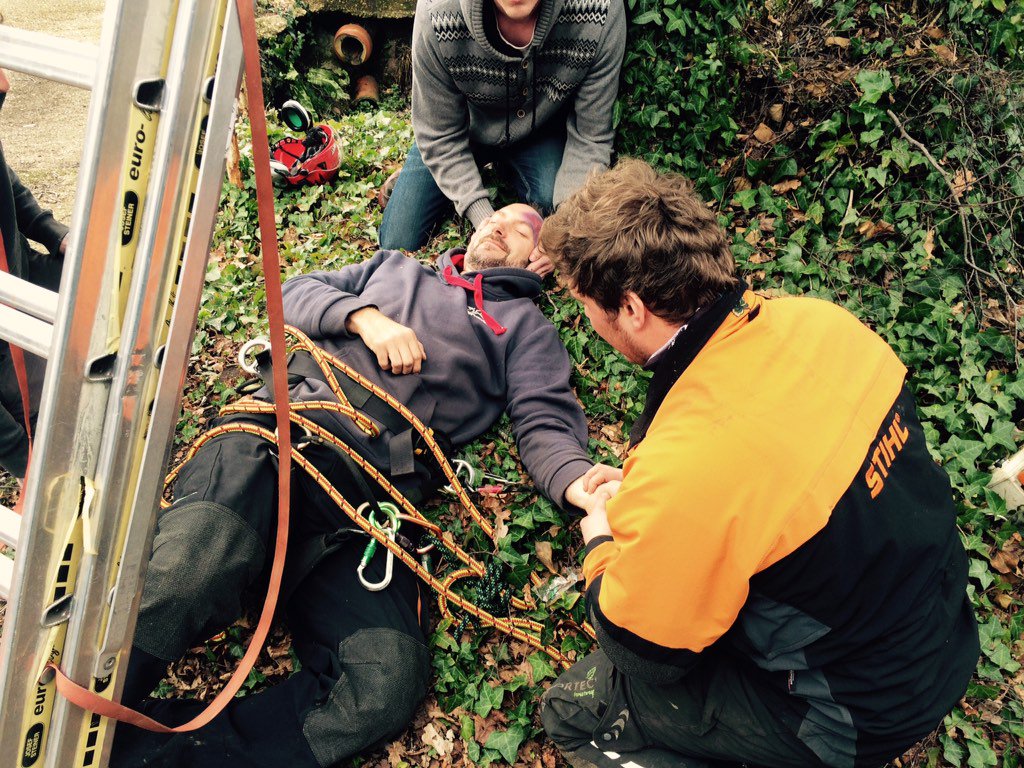 GalahadAssoc's tweet photo. Another successful First Aid for Tree Workers course with @TreekitARB #trees #arborists #medic https://t.co/DDWIFcGC6s