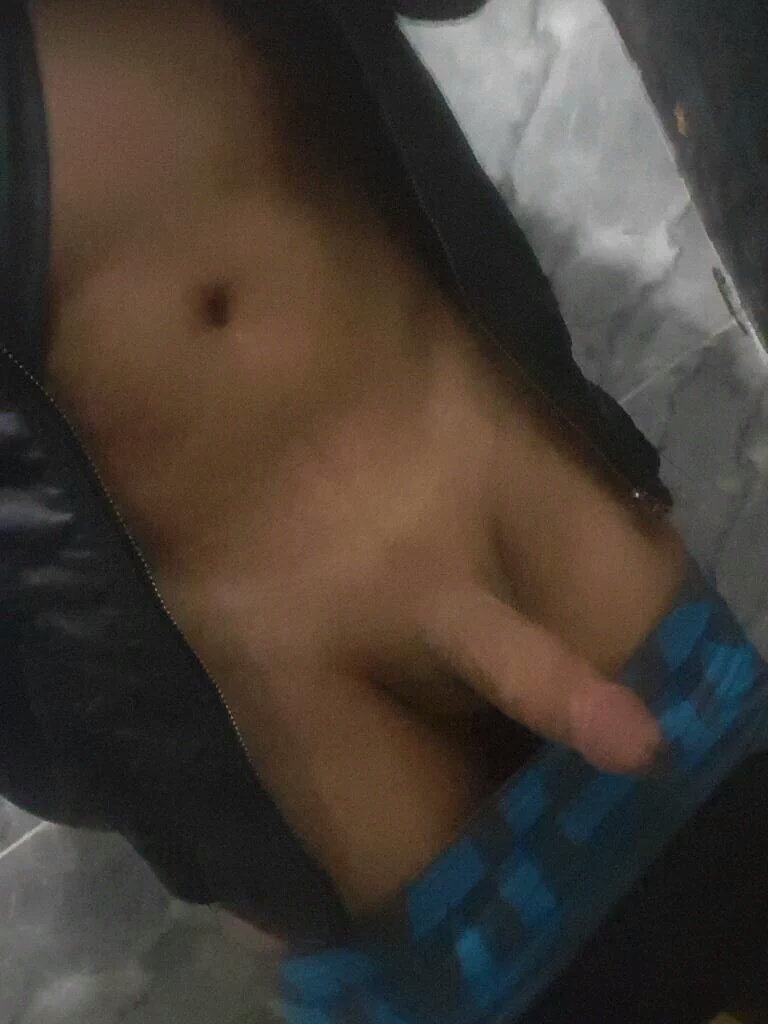 2011No7a's tweet photo. تعالي اريحك https://t.co/u1K5tQZ8sC