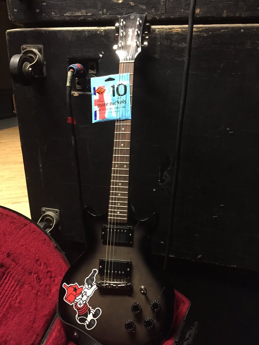 Showing this <a href="/GSGuitars/">Gordon Smith Guitars</a> some <a href="/rotosound_uk/">Rotosound</a> pure nickels #jointheprofessionals