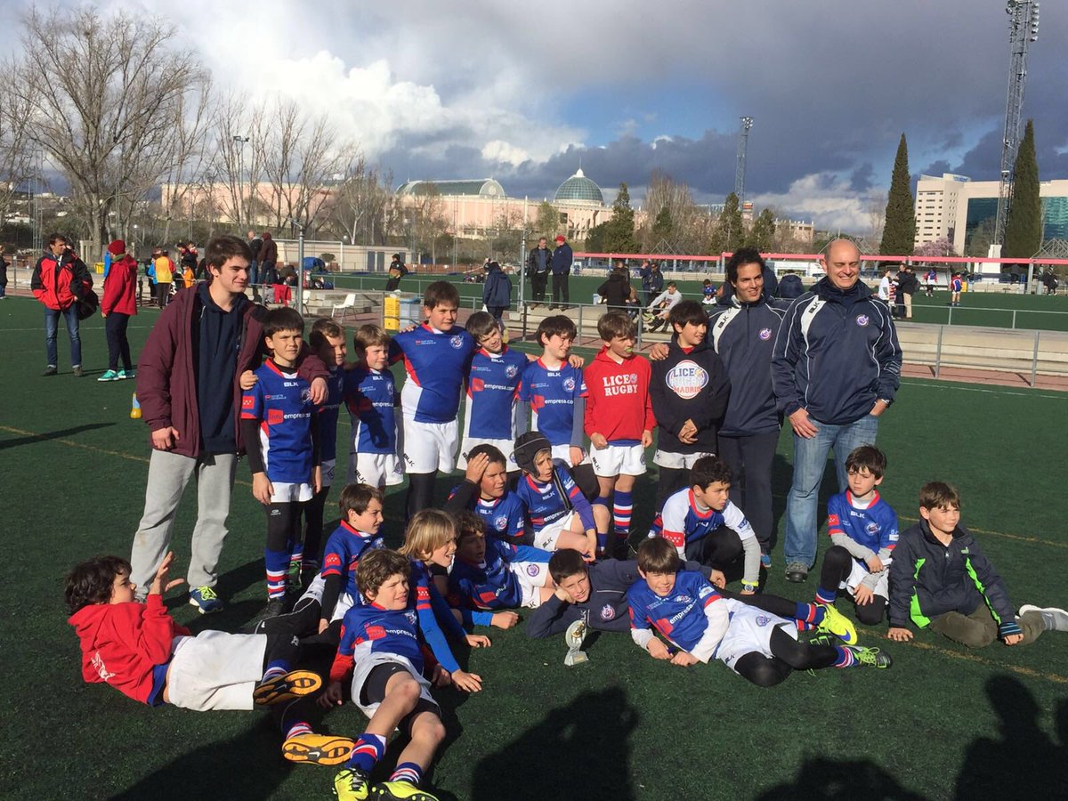 CRLiceoFrances's tweet photo. Nuestros s10, campeones del Torneo de @AlcobendasRugby #AllezLesPetits https://t.co/aasvJWcp4M