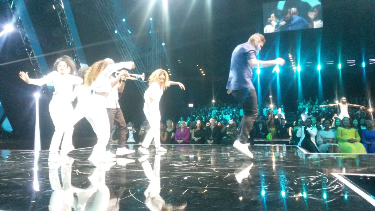 Random11Hero's tweet photo. I Love That @ "J-Everything", GOOD ONE! 👏👏👏 RT @clairemawisa: jeverything doing what he does on #misssa2016 stage https://t.co/bqq7Ysa5Gy
