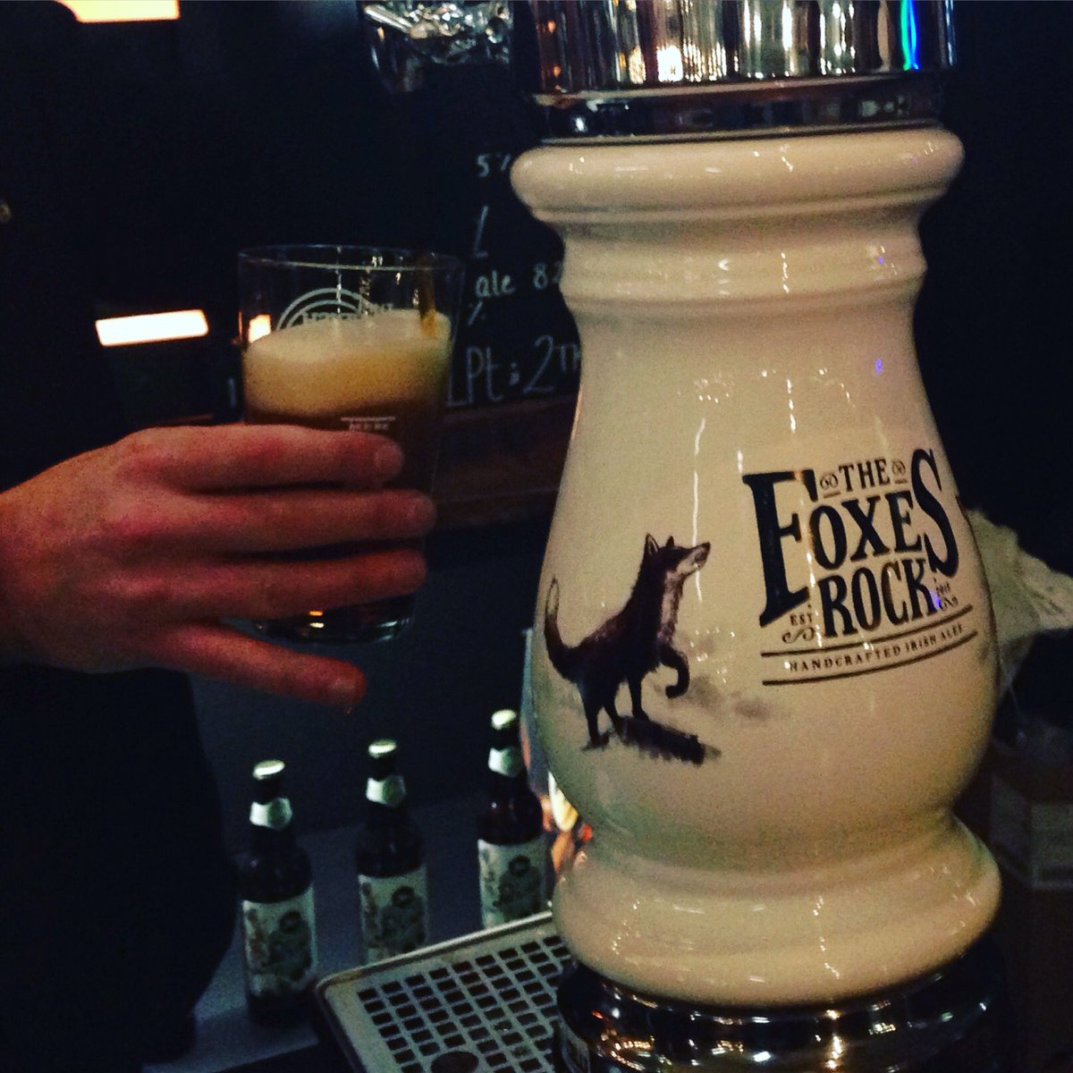 First time trying <a href="/TheFoxesRock/">Foxes Rock</a> Red Ale.. Real good! #daydrinking #craftbeer #redale #irishbeerandwhiskeyfest