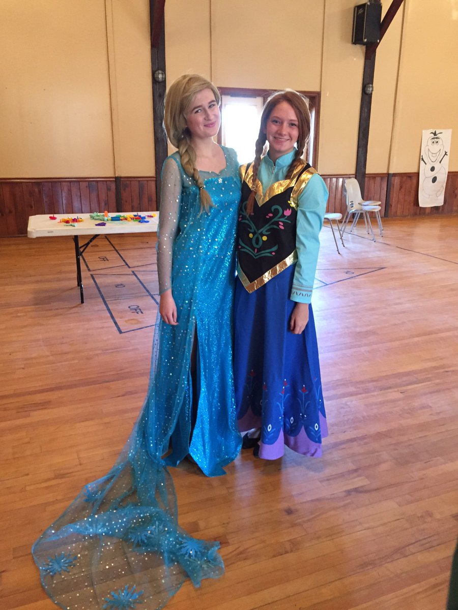 ListKinettes49's tweet image. Anna and Elsa have arrived at the kids program @PADDYFEST1977 getting excited for Olaf!!! #paddyfest2016