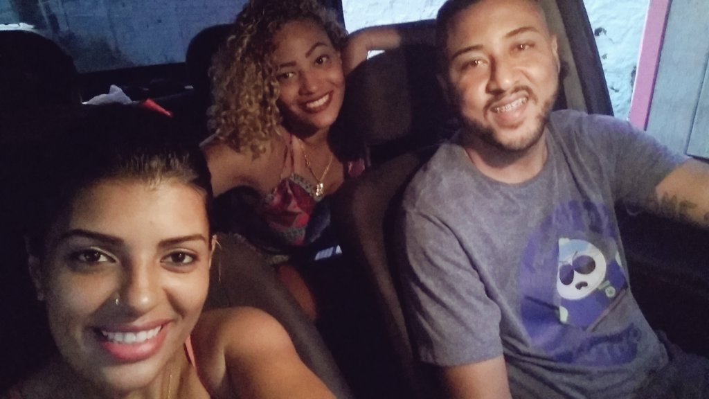 tatacbrl's tweet photo. Para o carro ai p gente bater uma foto rs.. Baile bom é o baile do muca 💃🎶🍻 #adoooorei #sobrehjdemanhã 👌👏 https://t.co/hvkAoaL3aX