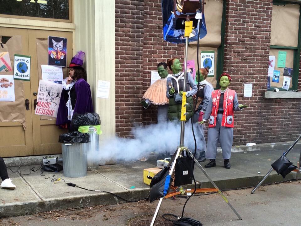 LaurenOverholt's tweet photo. Last day on set for The Magician today! #alienfun #greenforlife https://t.co/80jgx83Nly