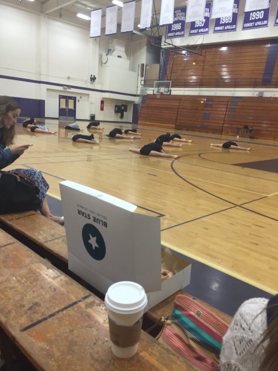 leamariepfau's tweet photo. @BlueStarDonuts for breakfast! #winteriscoming #state2015 #sunsetdanceteam #puttinginextrawerk https://t.co/b4upOx4R2P