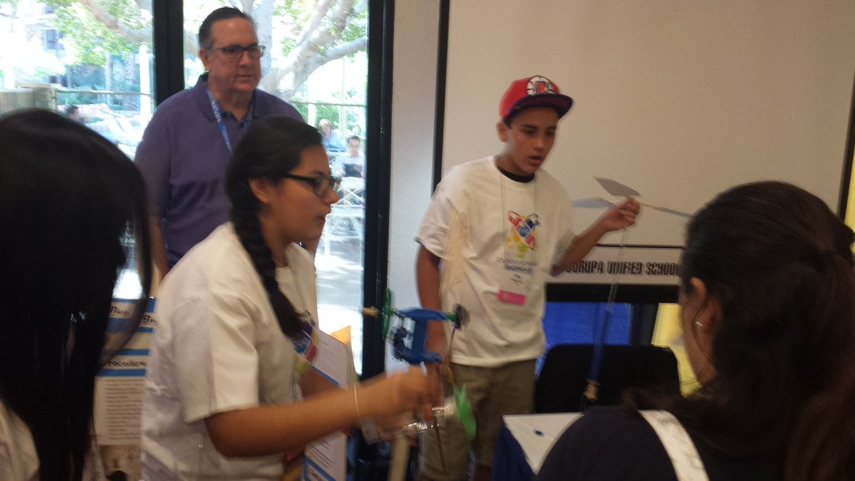 MgodoyCorner's tweet photo. Student demonstrations at its best! We need to get our amazing kids here !!!#rsdedtech @TrPatel20 @RomolandSD https://t.co/NYpSsZmChw