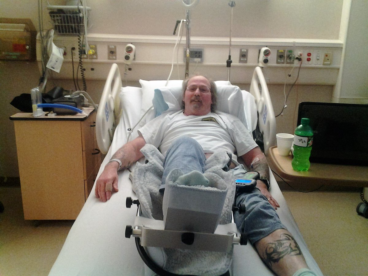 benkemotox's tweet photo. #AskRDL chilling in my VA Hospital Bed in Fargo, ND watching raceday live https://t.co/17rnIdsFxa