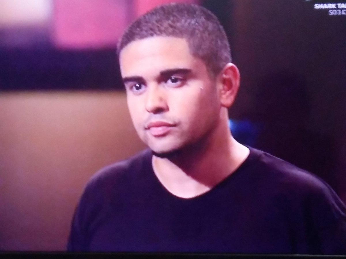 kanantandi's tweet photo. #hiddenAnger #concealedfeeling #steadyglarewithnarroweye #microexpression #bodylanguage #SharkTank https://t.co/cXpoh8IY9c