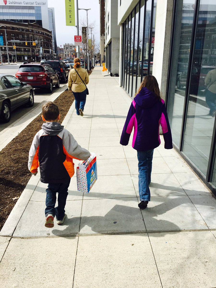 alexpesta's tweet photo. Great day in @inthecircle. Kids have bday party @CornerAlleyUC & dad walks to study. @StreetWise_MBA #parkonce https://t.co/onCebNZEgs