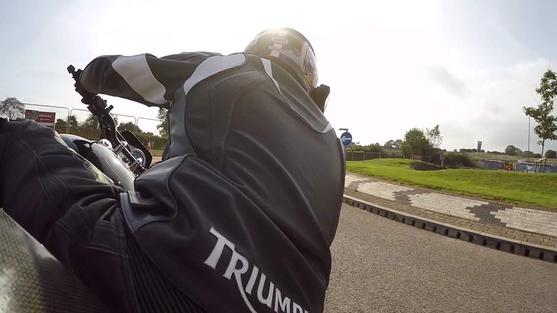 StreetTripleMat's tweet photo. @lambchops1971 @dareware_labs Stick it on the seat unit mate :) https://t.co/gZ8zdQEjih