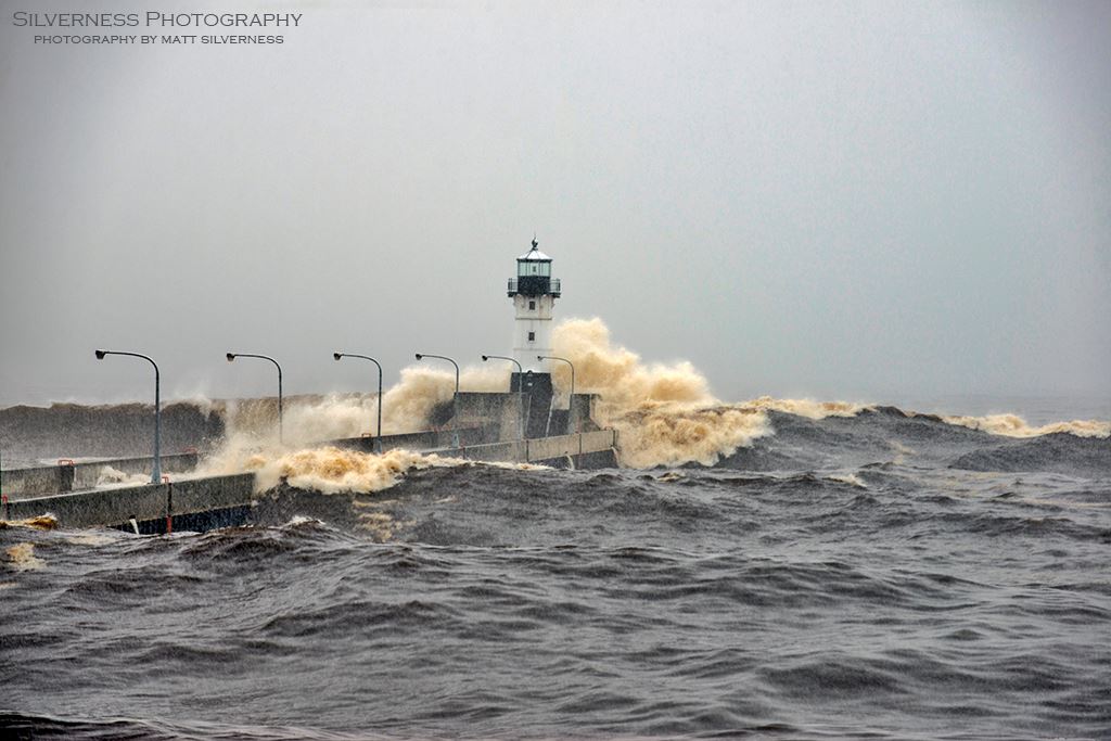 Huge WOW! Huge waves seen during Wednesday's storm in Duluth, Minnesota
