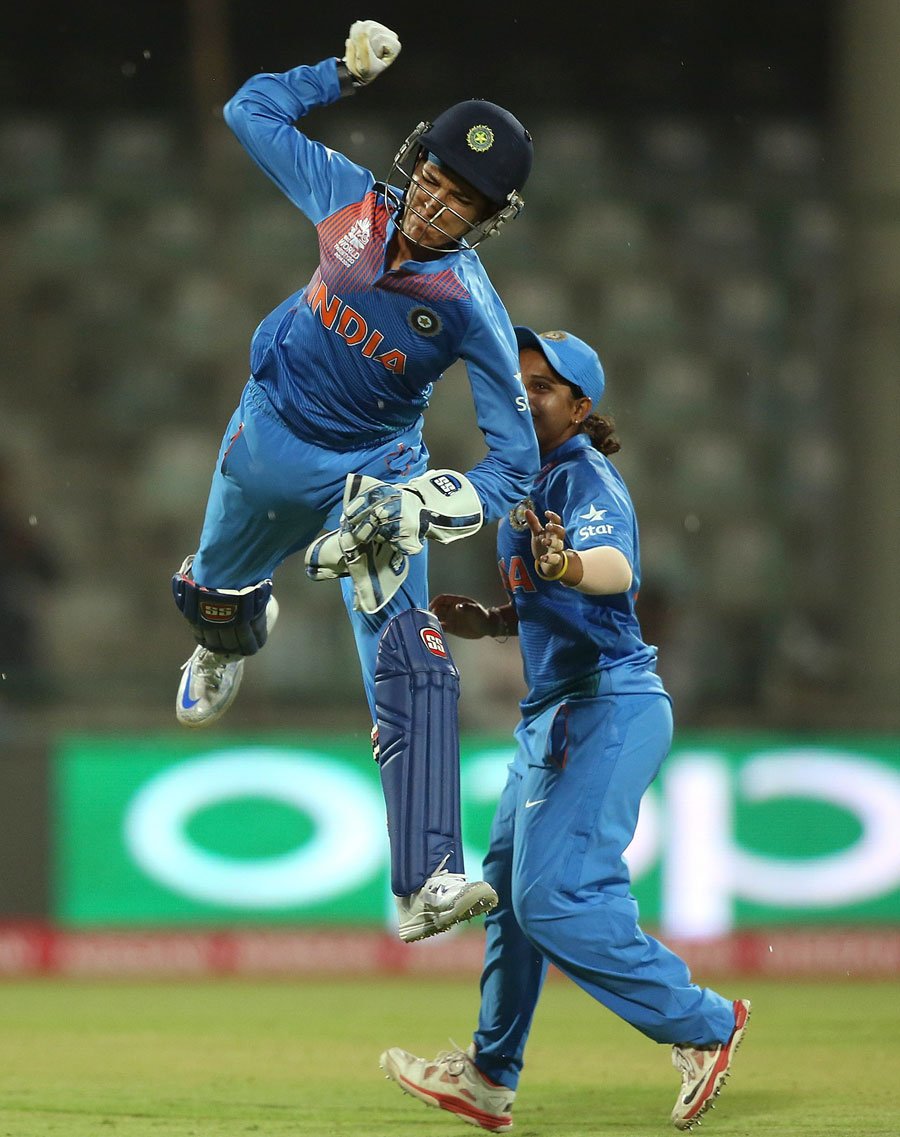 osa10001's tweet photo. #WT20 
7th match
#INDWN 96/7(20ov)
Krishnamurthi 24(19)
#PAKWN 77/6(16ov)
Ameen 26(26)
#PAKWN wonby2(D/L)
(19/03/16) https://t.co/92z55SzgWB