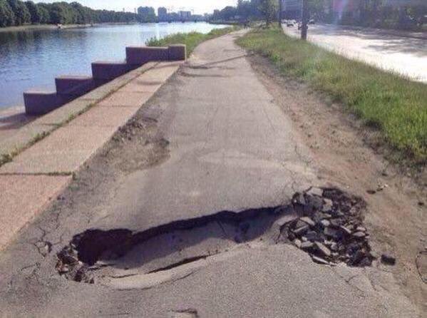 Ringsidecenter's tweet image. @RalphGarman @ThatKevinSmith Looks like Liam Neeson has been here. #HowBigIsIt