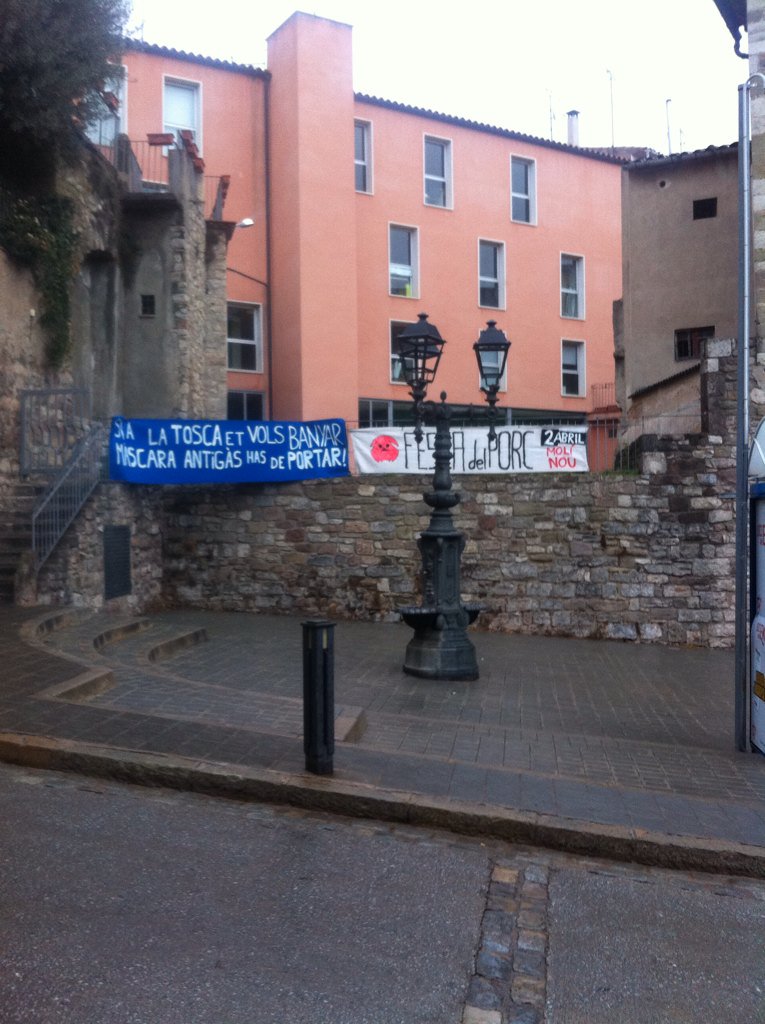 FestadelPorc's tweet photo. Què passa amb la nostra riera? Volem solucions https://t.co/LmVGALhHDz