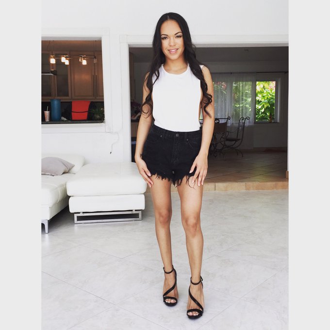 Watch Emily Mena's leaked NSFW photo on TwXstars