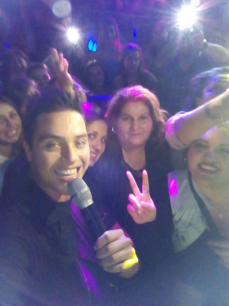 FCYoanAmor's tweet photo. Nuestro #YoanAmor anoche junto a sus fans en el aniversario de #Eclipse ❤️❤️ https://t.co/k3Espj5YD2