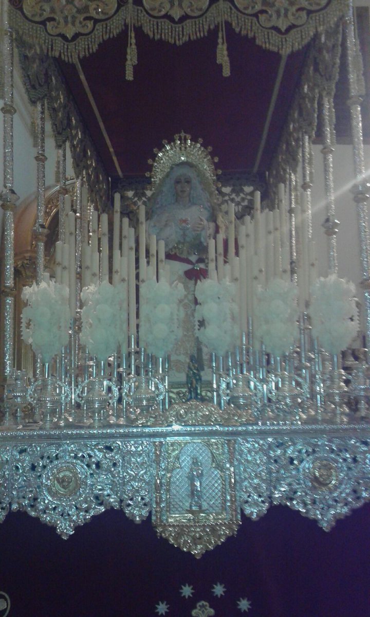 Ya están en sus pasos el Stmo. Cristo Atado a la Columna y María Stma. De las Lágrimas y del Consuelo.