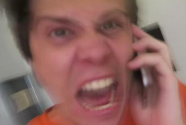 YafrednisD's tweet photo. cuando alguien por teléfono me dice que no se escucha https://t.co/kJ9LpeiQjv