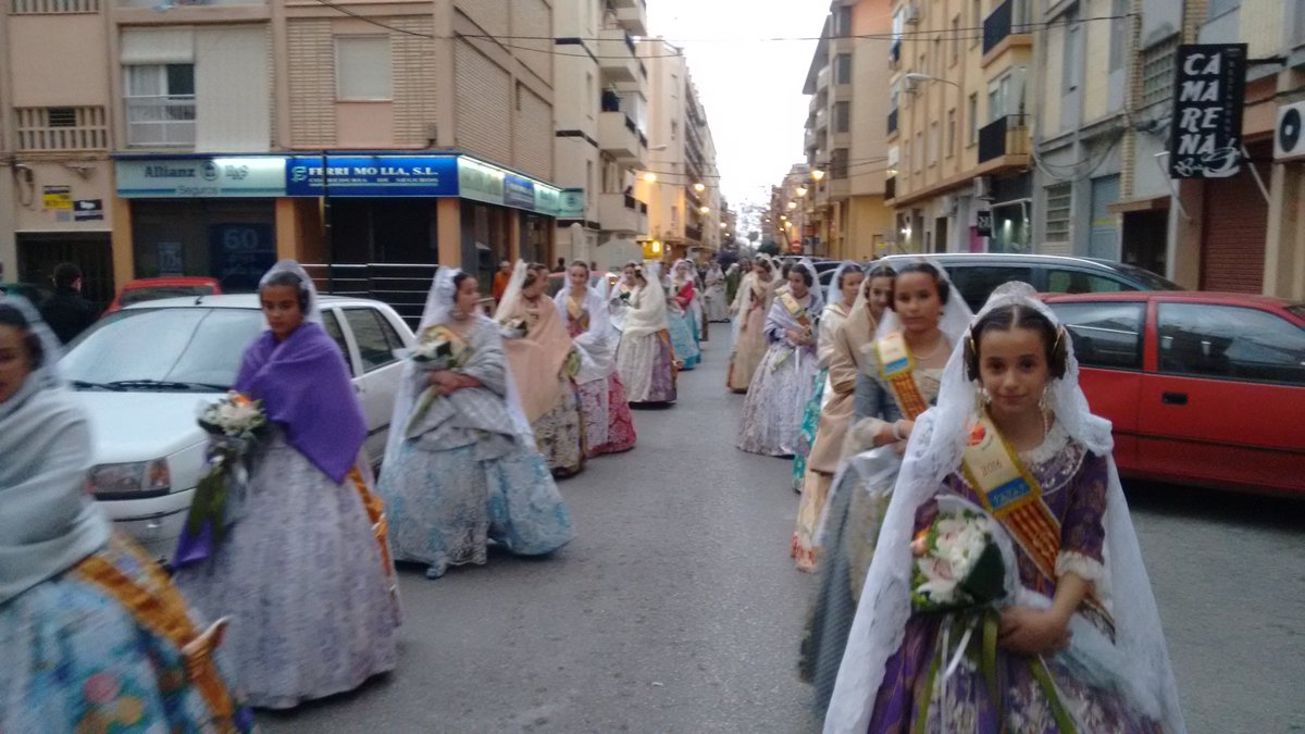 JSantJosep's tweet photo. Els @JSantJosep acompanyem al nostre patró en la processó pels carrers del barri. #FallesJSJ16 #SantJosep https://t.co/CxgyagJUKq