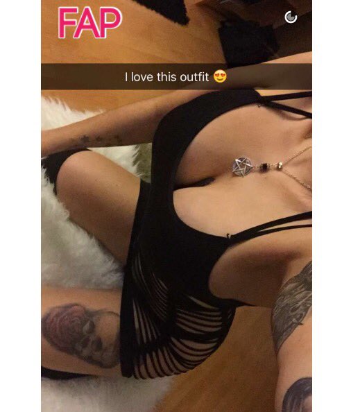FAPHD's tweet photo. 😝😆🔥 https://t.co/mavpFrSgCK