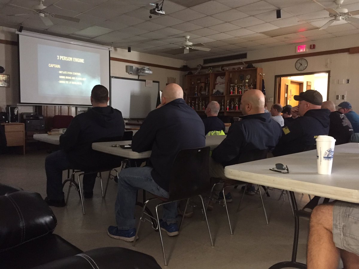 StpBlvStrtKnwng's tweet photo. Preparing in CT for @fireengineering @FDIC "Fire Dynamics and The Firegound" #fdicprep #sbsk #firebehavior @UL_FSRI https://t.co/5kyz2l5k4T