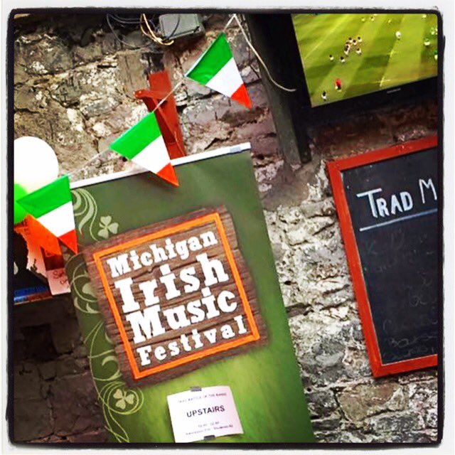 Michigan_Irish's tweet photo. Great day in Ireland. Ireland leads Scotland & great music in store #MIMI2016 #michiganirish @MIMIprize #dolanspub https://t.co/IMRYfwujsv