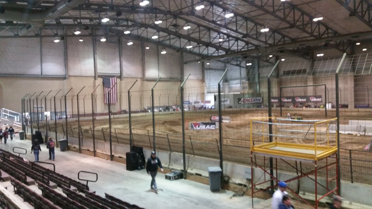 pe_davis1's tweet photo. Looks great for @BryanClauson promoted Shamrock Classic @USACNation Midget &amp; Outlaw Kart Show #OneNationOneDirt https://t.co/tpcuS50s31