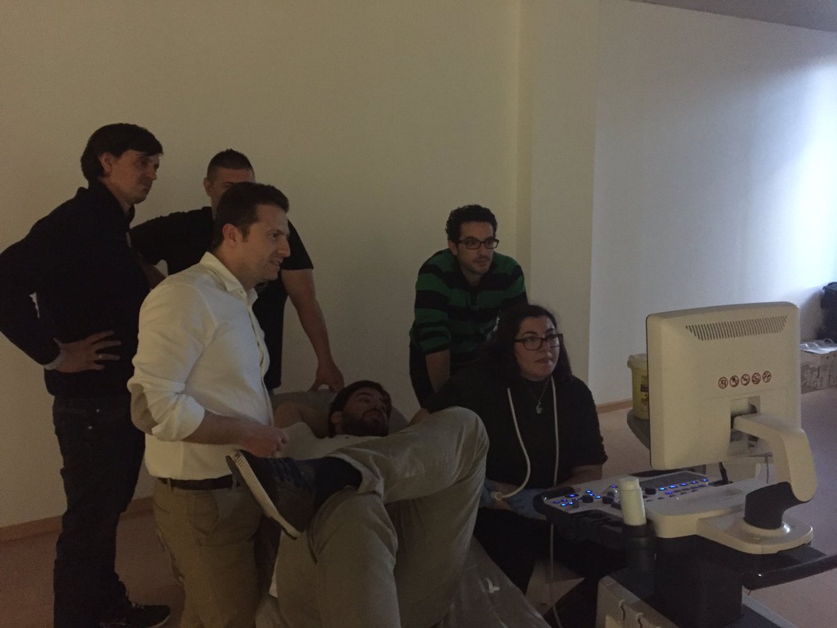 ElectrolisisP's tweet photo. Demostración y práctica de los alumnos #abordajes en #tendinopatia del tendón conjunto #epicondilomedial del codo https://t.co/sgEXa3A2fL