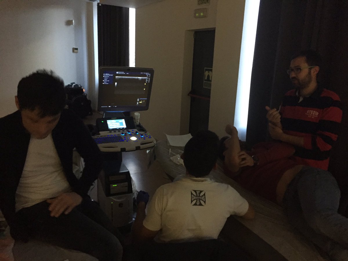 ElectrolisisP's tweet photo. Demostración y práctica de los alumnos #abordajes en #tendinopatia del tendón conjunto #epicondilomedial del codo https://t.co/sgEXa3A2fL