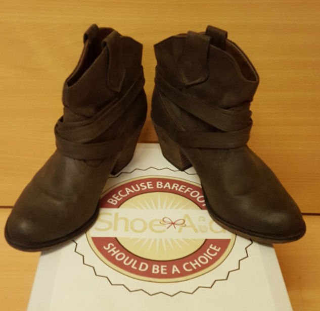 BargainShoeCo's tweet image. Bid for these fab boots sent to us by @RealGeorgiaT currently at £25
Place your bid here.
shoeaid.co.uk/auction.html
