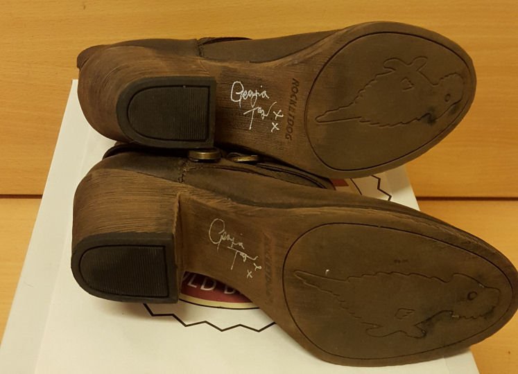 BargainShoeCo's tweet image. Bid for these fab boots sent to us by @RealGeorgiaT currently at £25
Place your bid here.
shoeaid.co.uk/auction.html