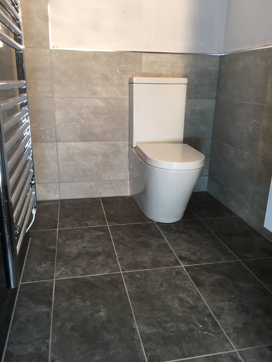 dmuttentiling's tweet image. Wet room completed this week with @BALtiling micromax gunsmoke grout and @GenesisAPS bright silver trim! #tiling