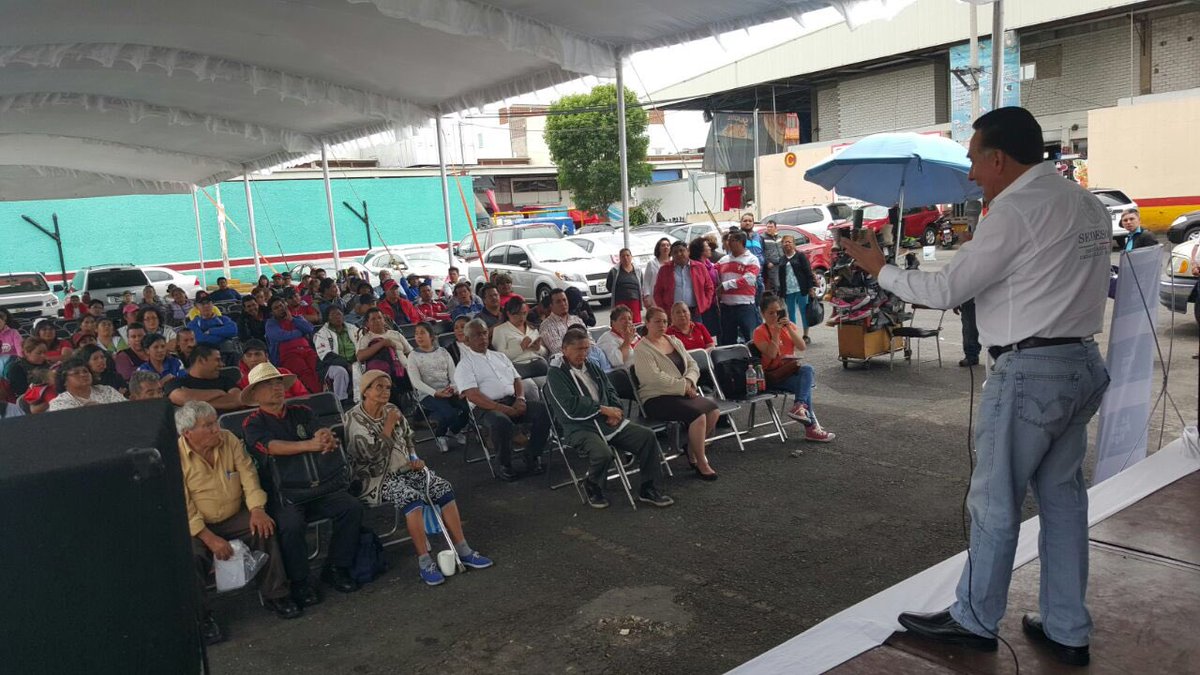 Me reúno con Introductores y Distribuidores de pescados y mariscos del Mercado de la #NuevaViga
@carlosacraalva