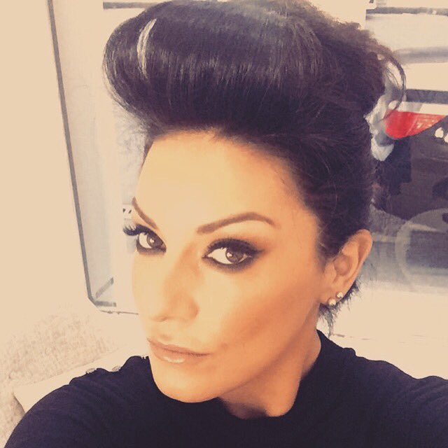 maryam79x's tweet photo. Time to get ready #excited @PowderRoomLiv 😁 https://t.co/COgJ1ePFxJ