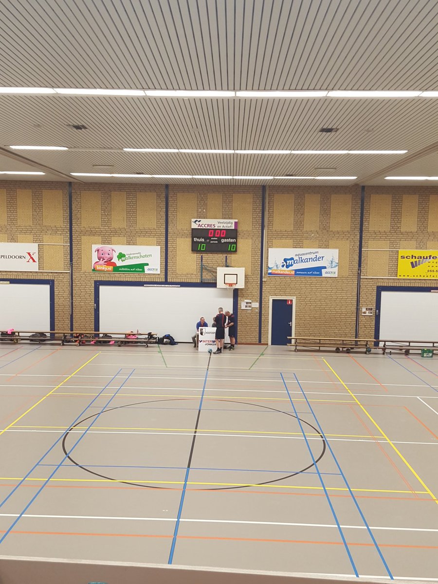 henniehh's tweet photo. Tussenstand in Apeldoorn 10-10 @HVCLIVE https://t.co/BPj7M9pz8i