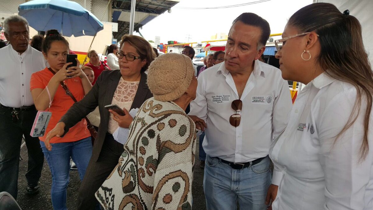 Vinimos al Mercado de la #NuevaViga a acercar los programas sociales de @SEDESOL_mx y a atender a los ciudadanos.