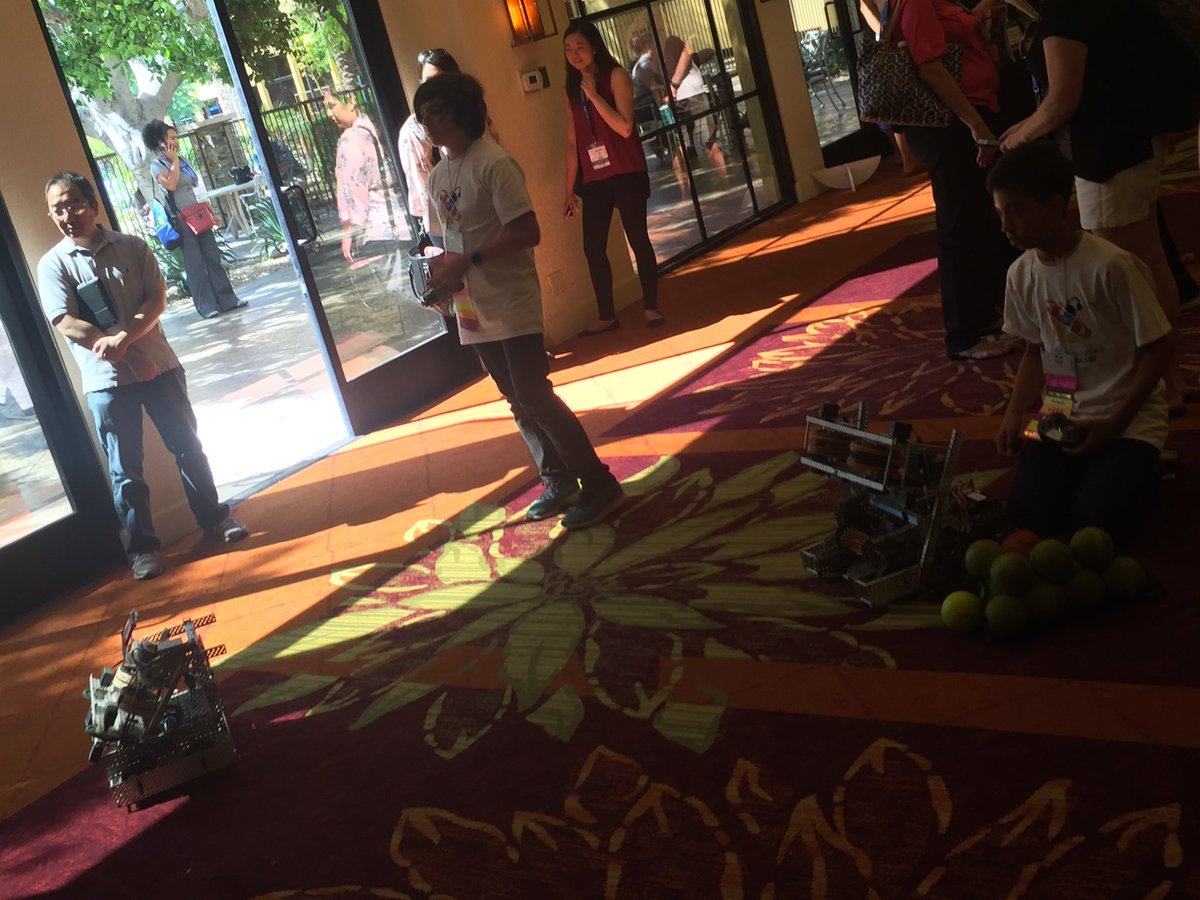 DrSonal_EDU's tweet photo. We need to get into robotics going at RSD. Who wants to do some tinkering? #rsdedtech @RomolandSD @GMMoon1 #cue16 https://t.co/dp9A1pMPdQ