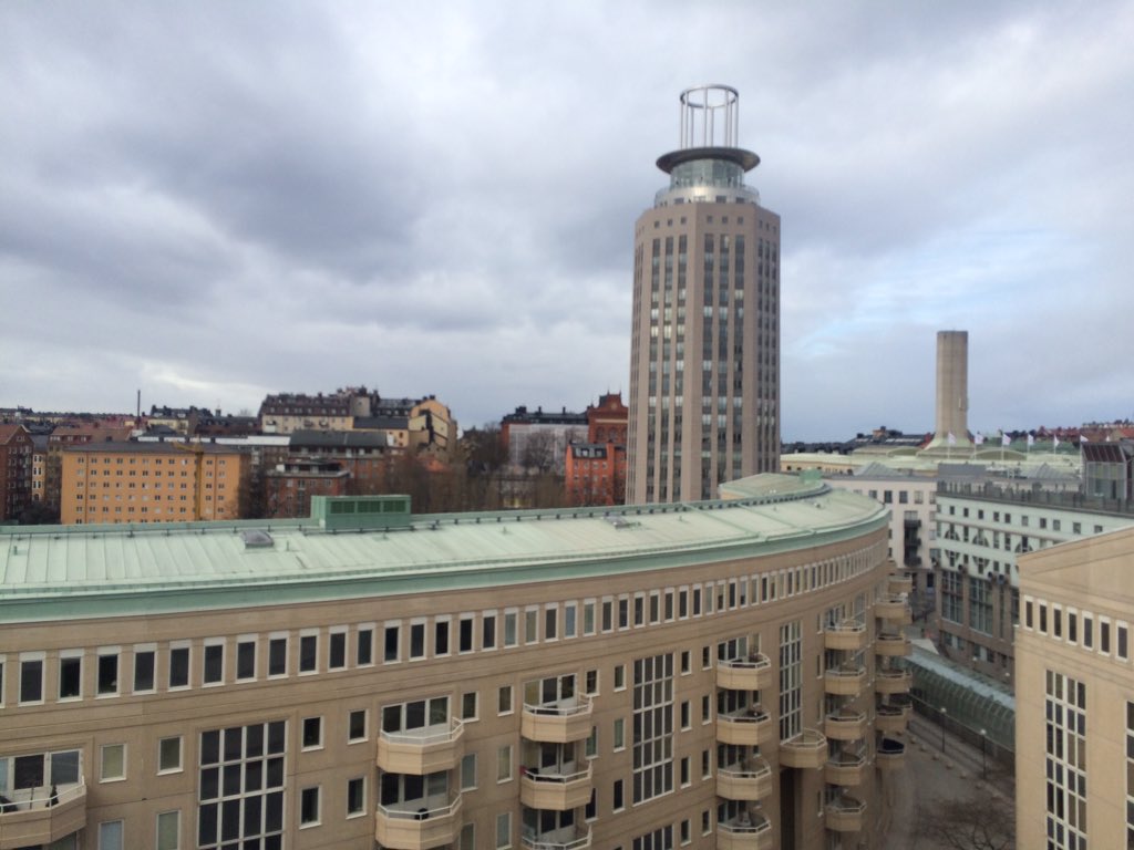 ArcticGameLab's tweet image. Martin Lindell at Dice showing us the new office / studio space. Awsome experience!