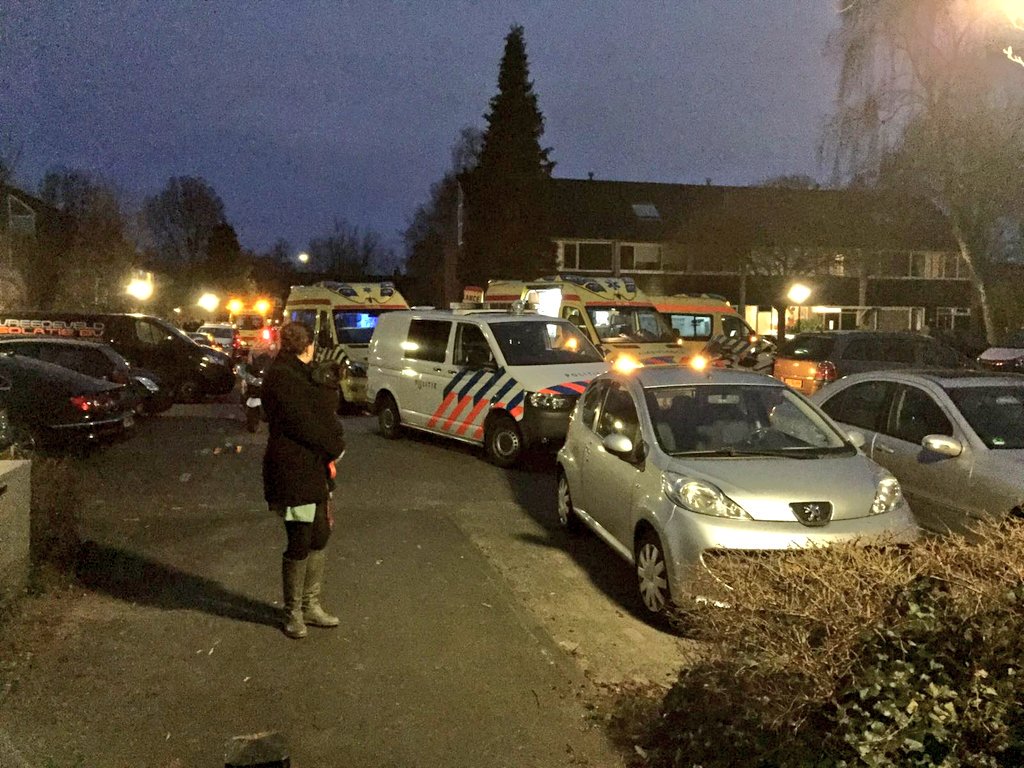 Oceaan Bewust worden Verbazing Wouter Vijfhuizen on Twitter: "Schietpartij in Apeldoorn de Maten.  Houtsnijdershorst 810-820 https://t.co/zeyG6STjH3" / Twitter